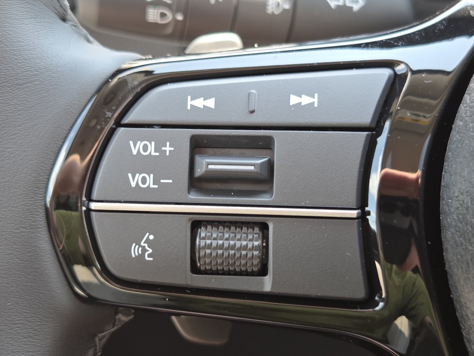 New 2026 Solar Silver Metallic Honda Touring image 11