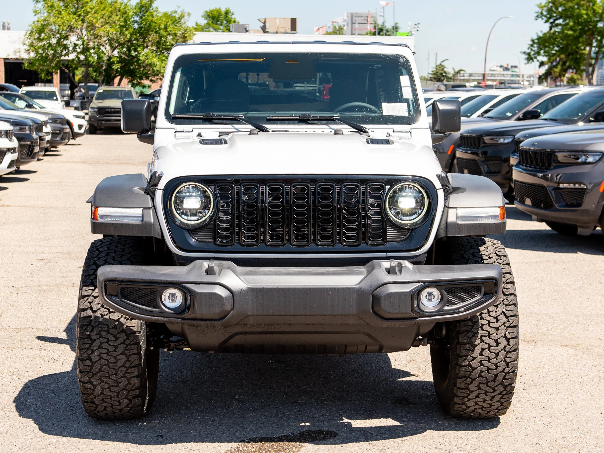 New 2026 White Jeep Willys* 4 Door 4x4, 35 Inch Tires, 4.56 Axle Ratio, Rock Rails image 7