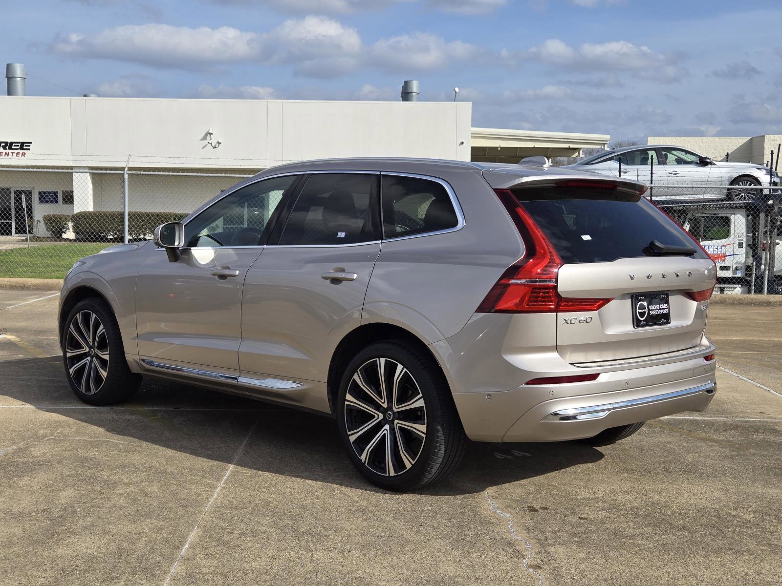 Used 2023 Silver Dawn Metallic Volvo Ultimate Bright Theme image 7