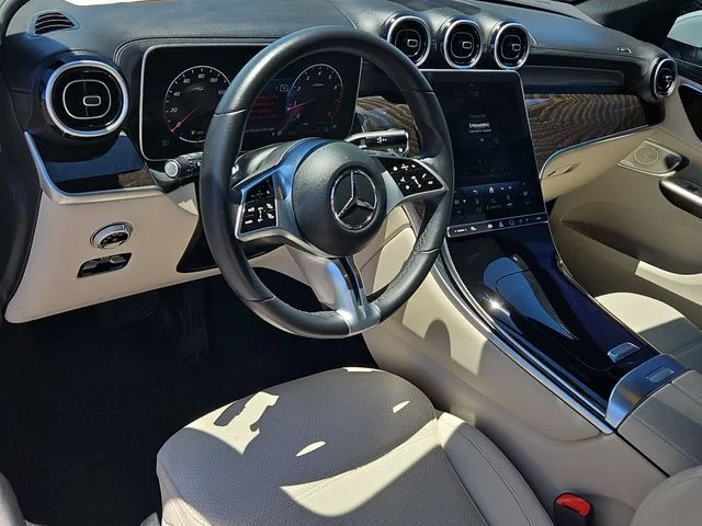 Used 2024  Mercedes-Benz GLC 300 image 10