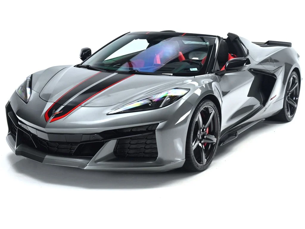 Used 2024 Gray Metallic Chevrolet Z06 image 1