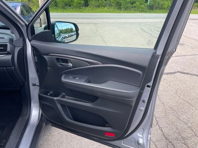 Used 2023 Lunar Silver Metallic Honda RTL image 19