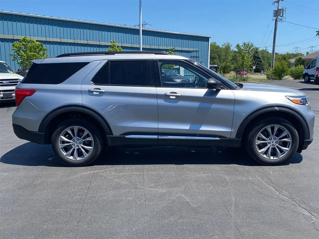 Used 2023 Iconic Silver Ford XLT image 11