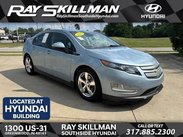 Used 2015 Silver Chevrolet Base image 1