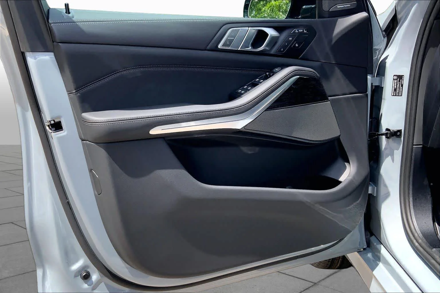 New 2027 Brooklyn Grey Metallic BMW xDrive40i image 10