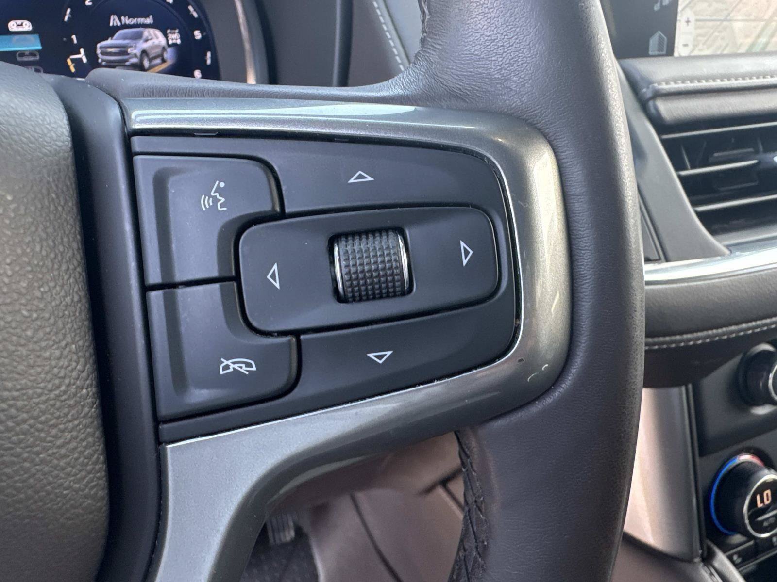 Used 2022 White Chevrolet Z71 image 23