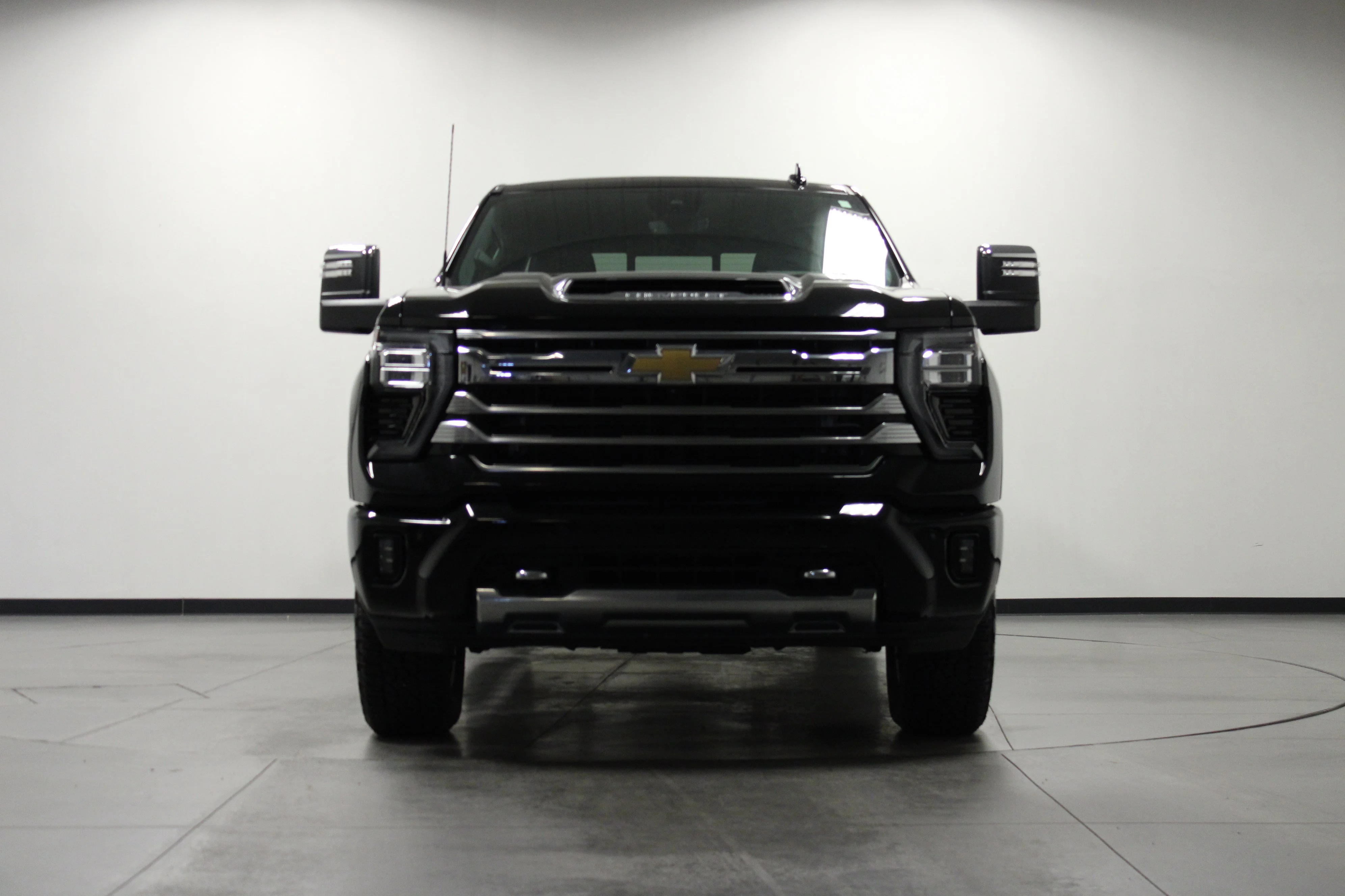 Used 2024 Black Chevrolet High Country image 9