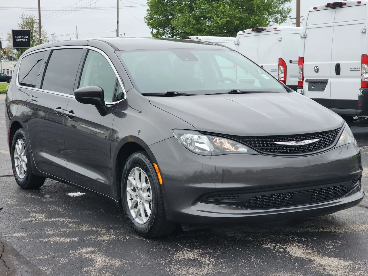 2023 Chrysler Voyager LX