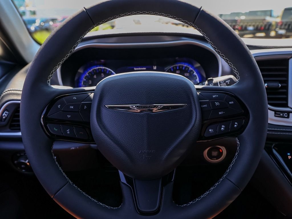 New 2026 Bright White Clear-Coat Exterior Paint Chrysler Select image 23