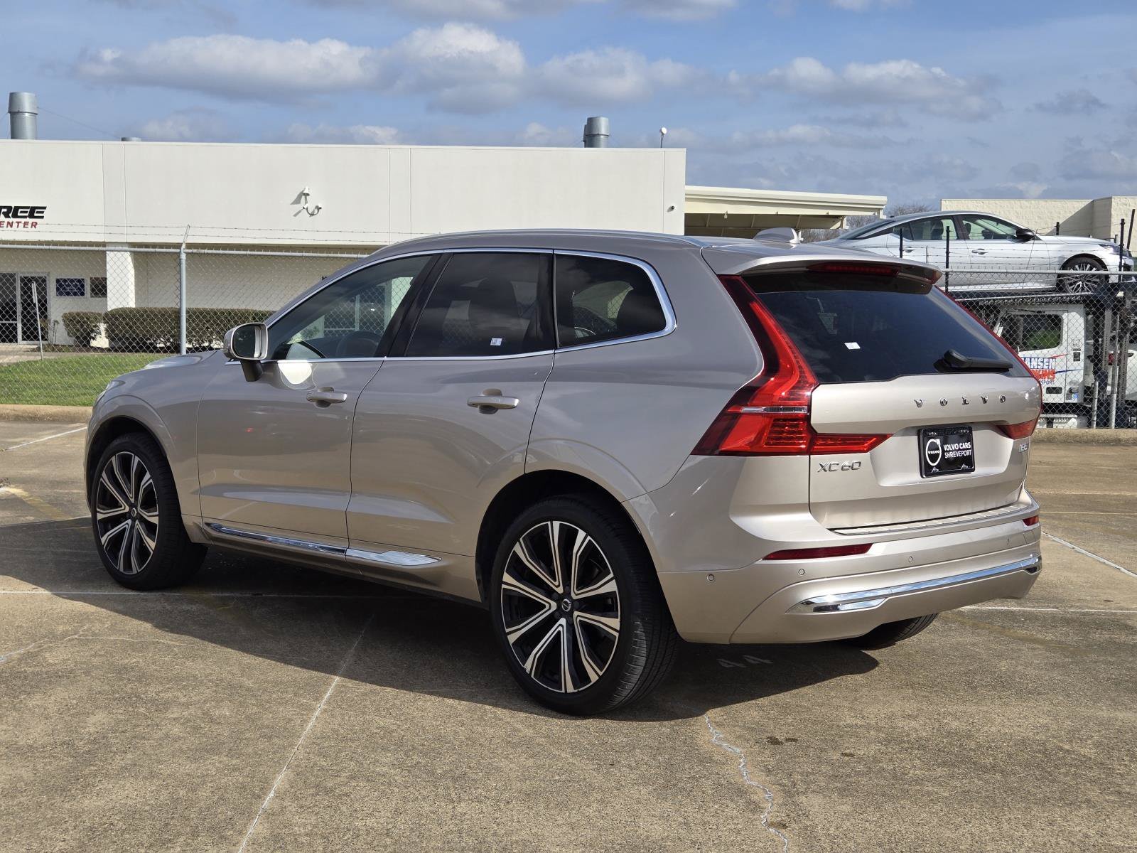 Used 2023 Silver Dawn Metallic Volvo Ultimate Bright Theme image 7