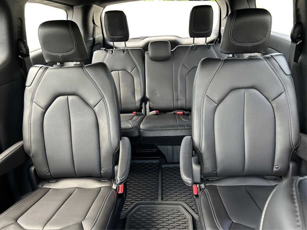 2025 Chrysler Voyager LX - Photo 20