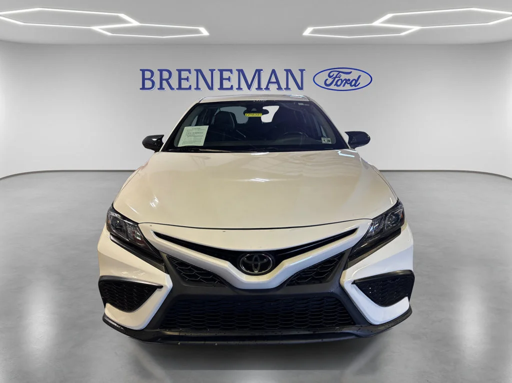 Used 2023 Ice Toyota SE image 2