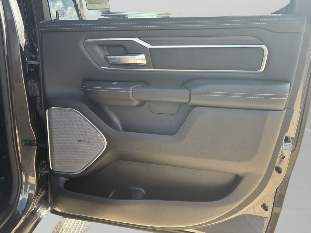 New 2026 Granite Crystal Metallic Clear-Coat Exterior Paint RAM Laramie image 25