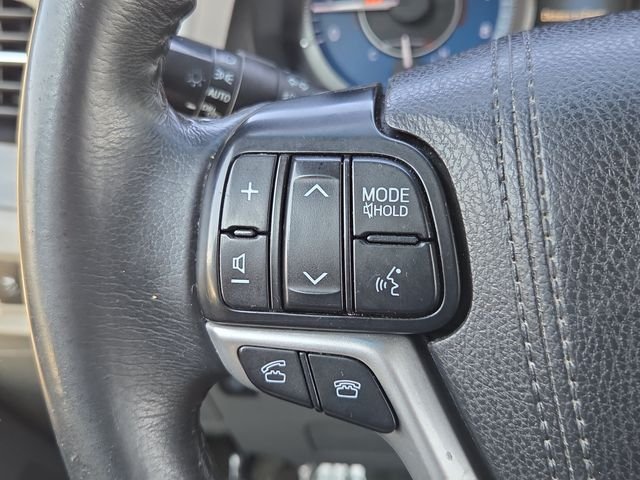 Used 2017 Red Toyota XLE image 16