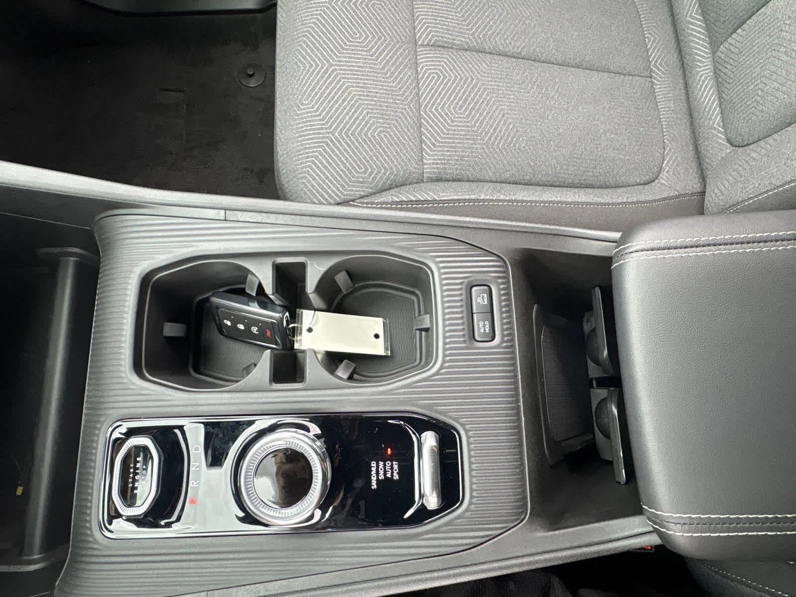 New 2026 Diamond Black Crystal Pearlcoat Jeep Laredo image 27