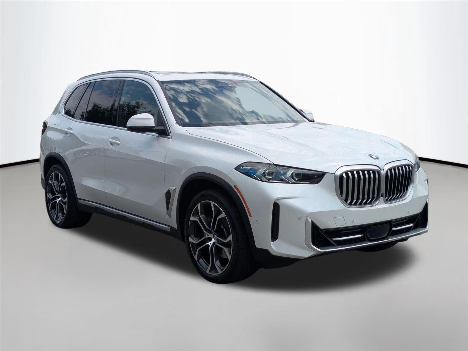 Used 2025 Mineral White Metallic BMW xDrive40i image 3