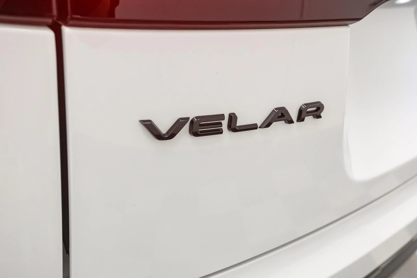 Used 2023 Fuji White Land Rover R-Dynamic S image 10