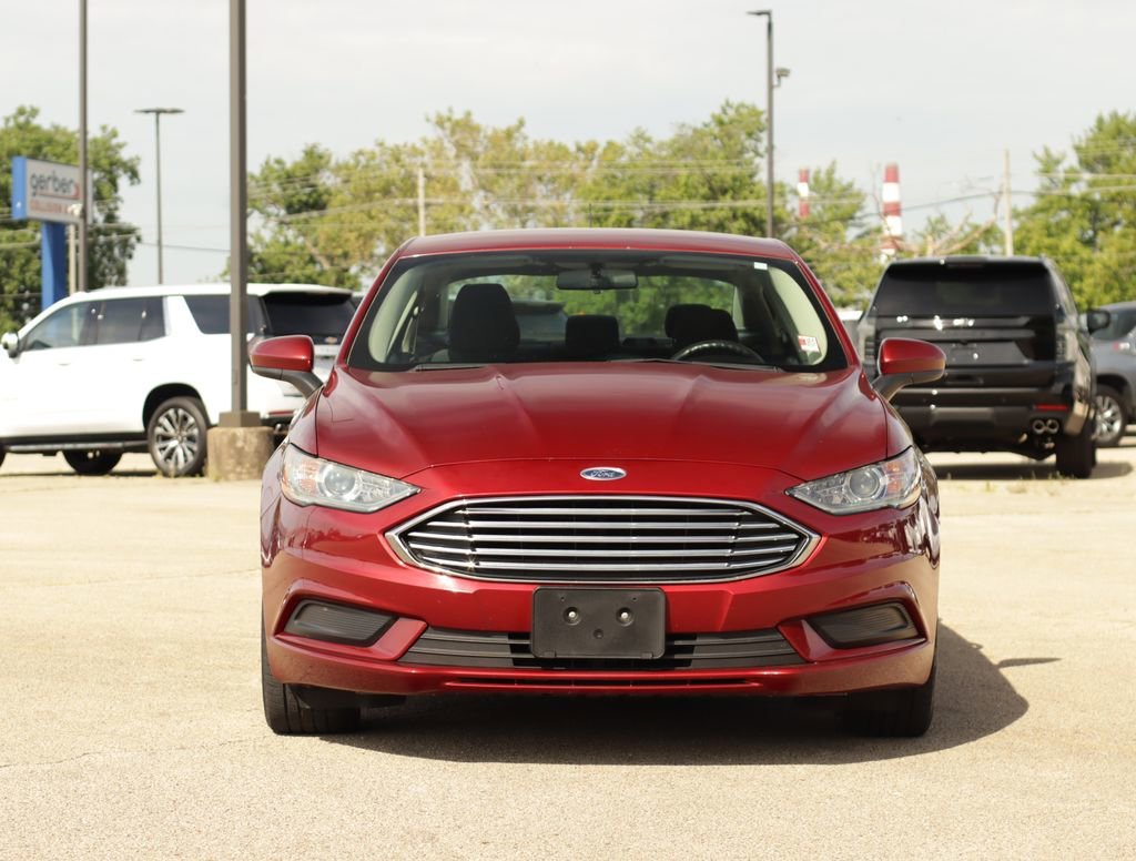 Used 2017 Red Ford SE image 2