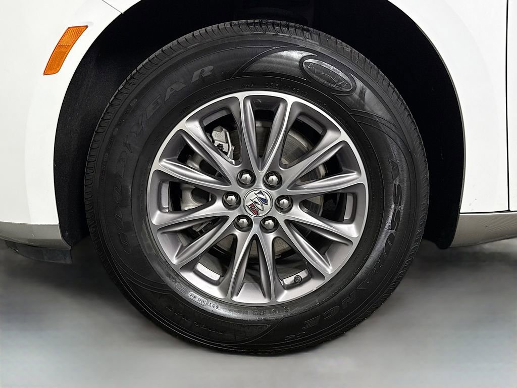 Used 2023 Summit White Buick Essence image 30