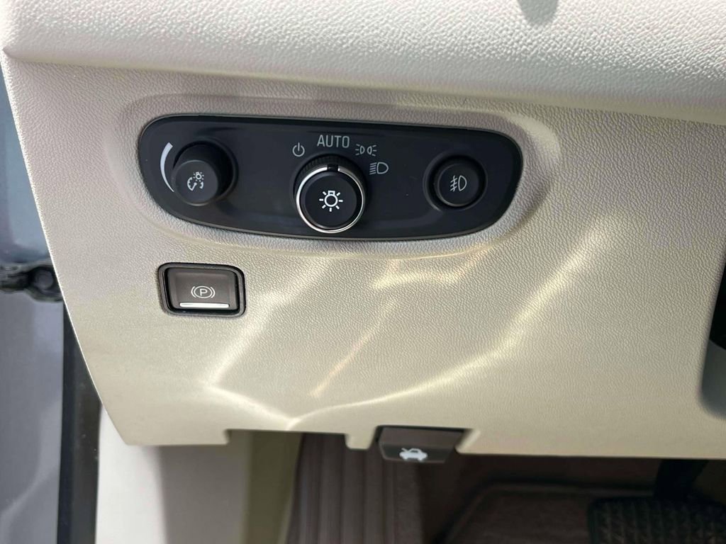 Certified Used 2018 SATIN STEEL METALLIC GMC Denali image 30