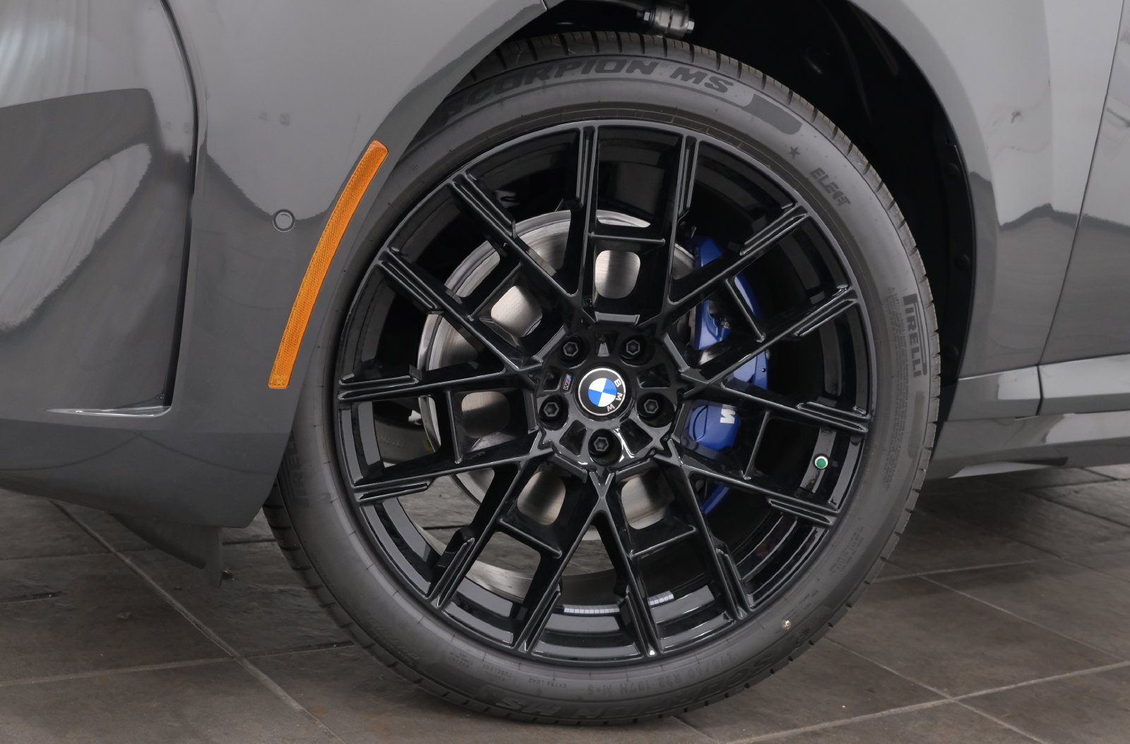 New 2027 Dravit Grey Metallic BMW  image 2