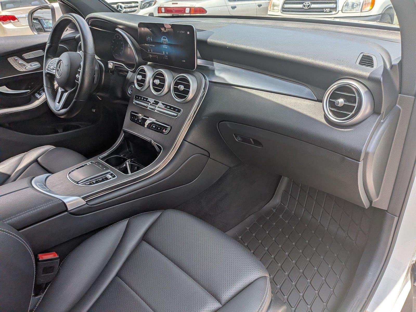 Used 2022 Polar White Mercedes-Benz GLC 300 image 35