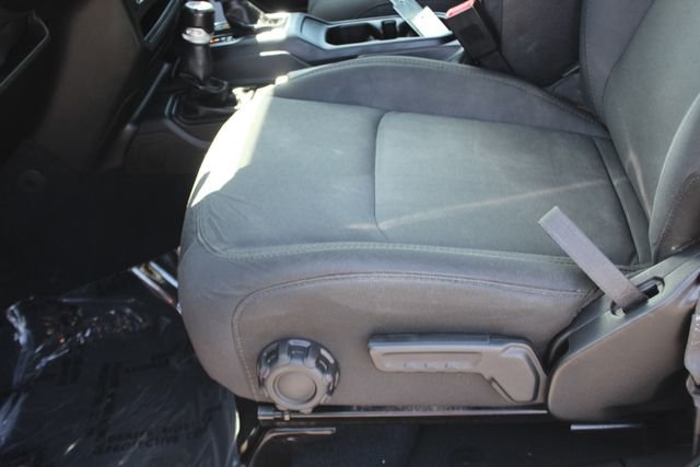 Used 2019 White Jeep Unlimited Sport S image 17