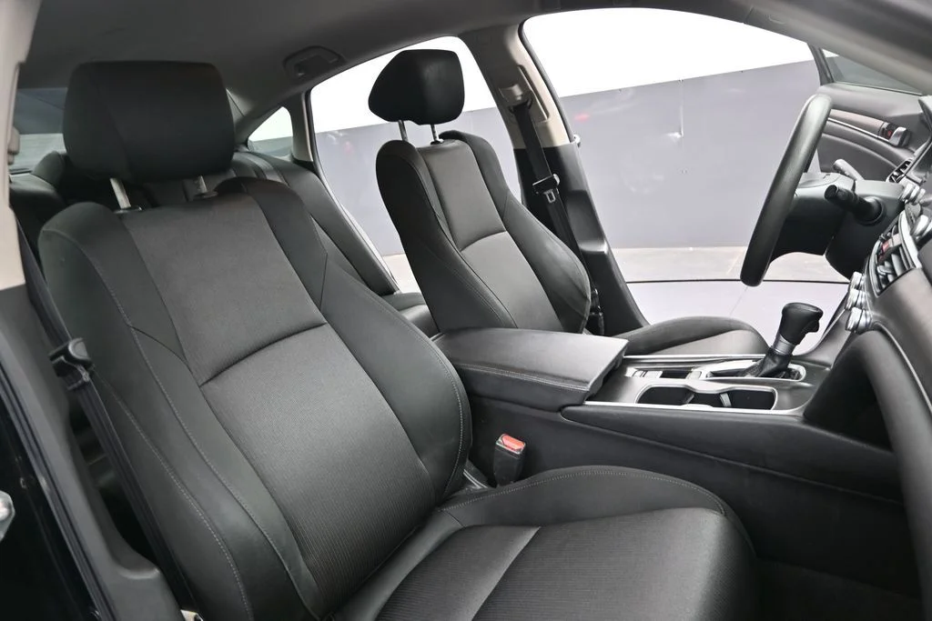 Used 2020 Crystal Black Pearl Honda LX image 29
