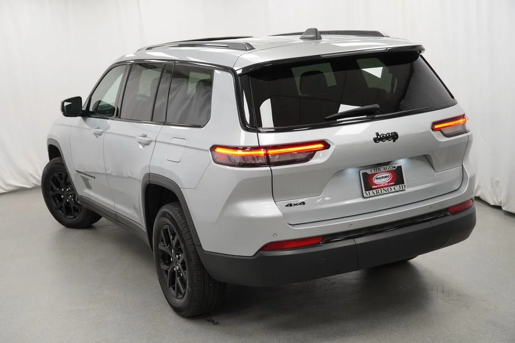 Used 2024 Silver Jeep Altitude X image 11