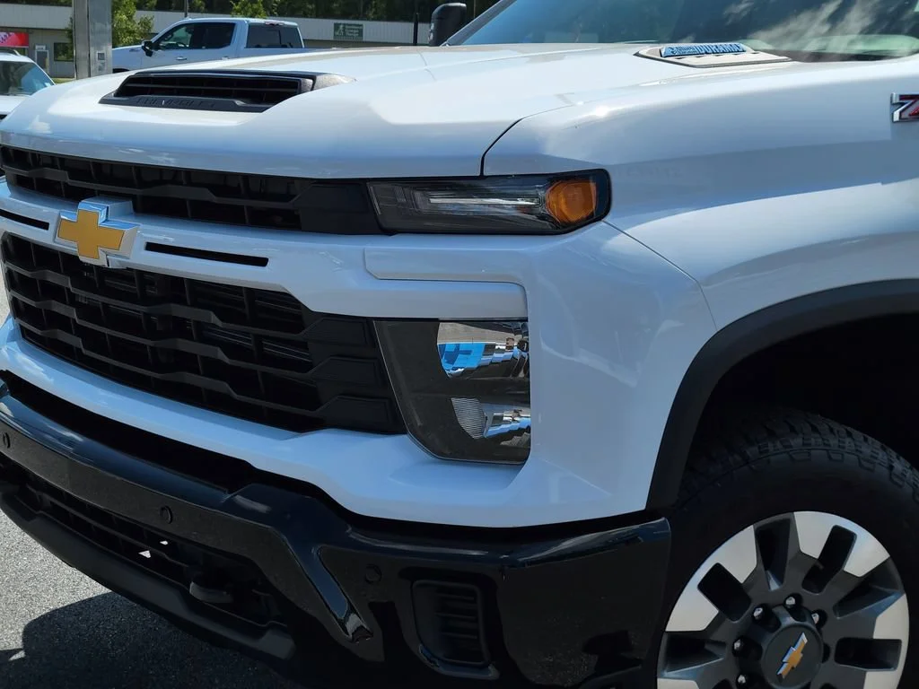 New 2026 Summit White Chevrolet Custom image 9