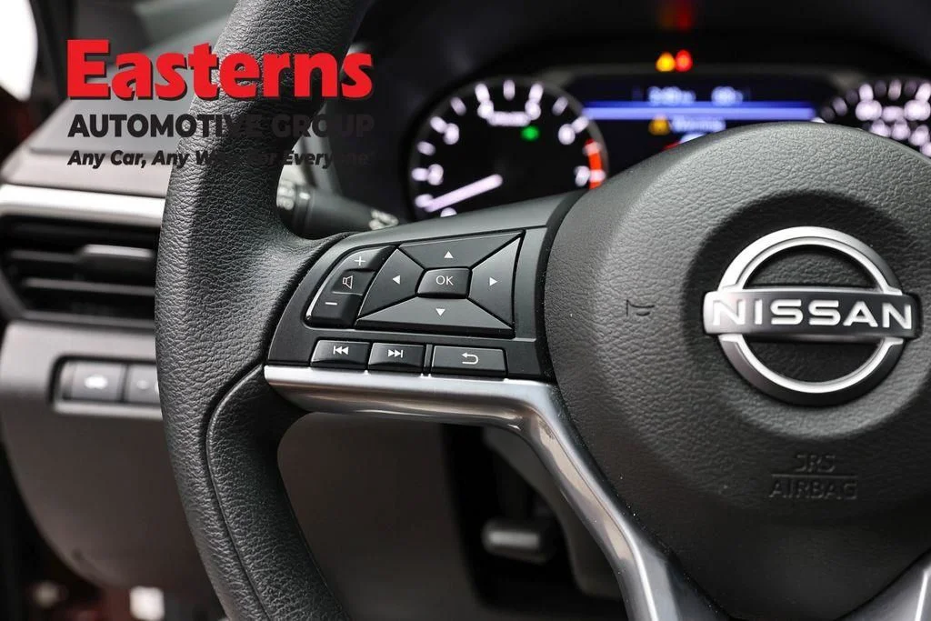 Used 2025 Red Nissan 2.5 SV image 17
