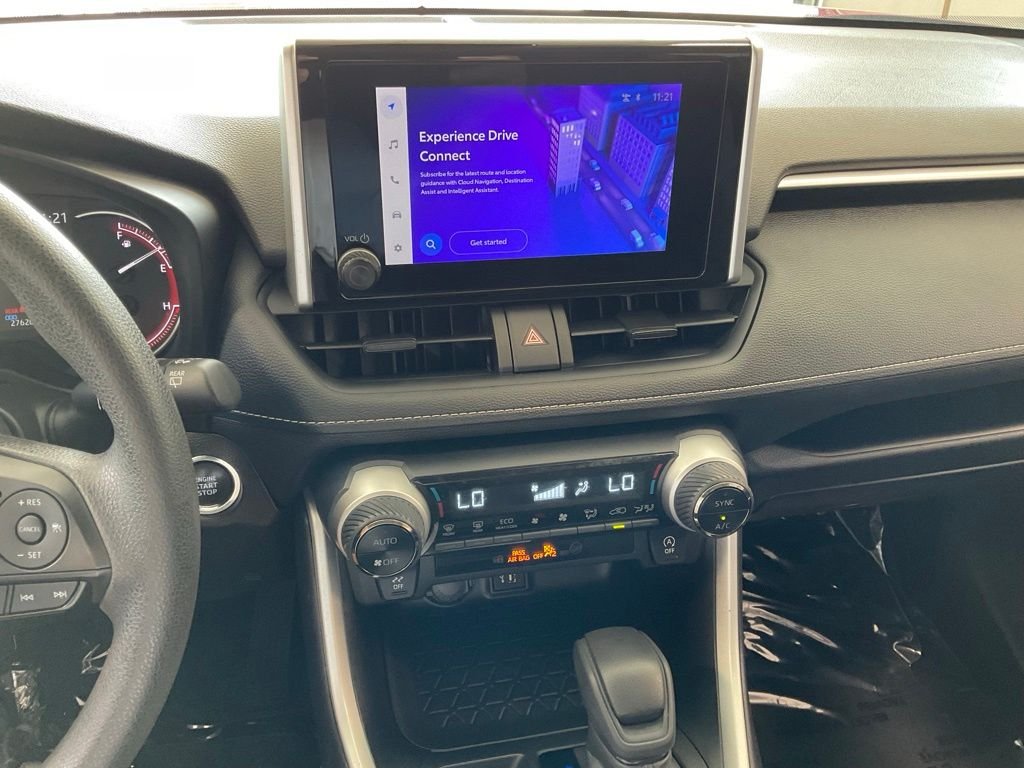2025 Toyota RAV4 XLE - Photo 14