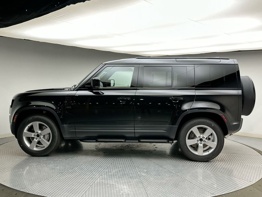 New 2026 Santorini Black Land Rover S image 2