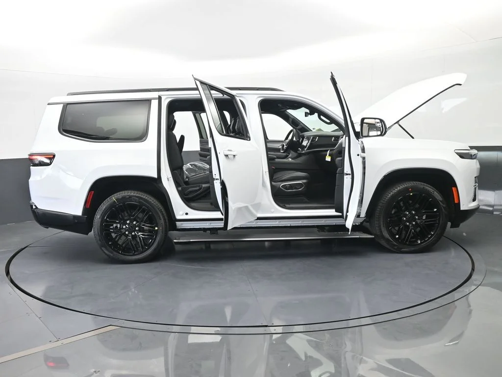 New 2026 Bright White Clear-Coat Exterior Paint Jeep Limited Reserve image 76
