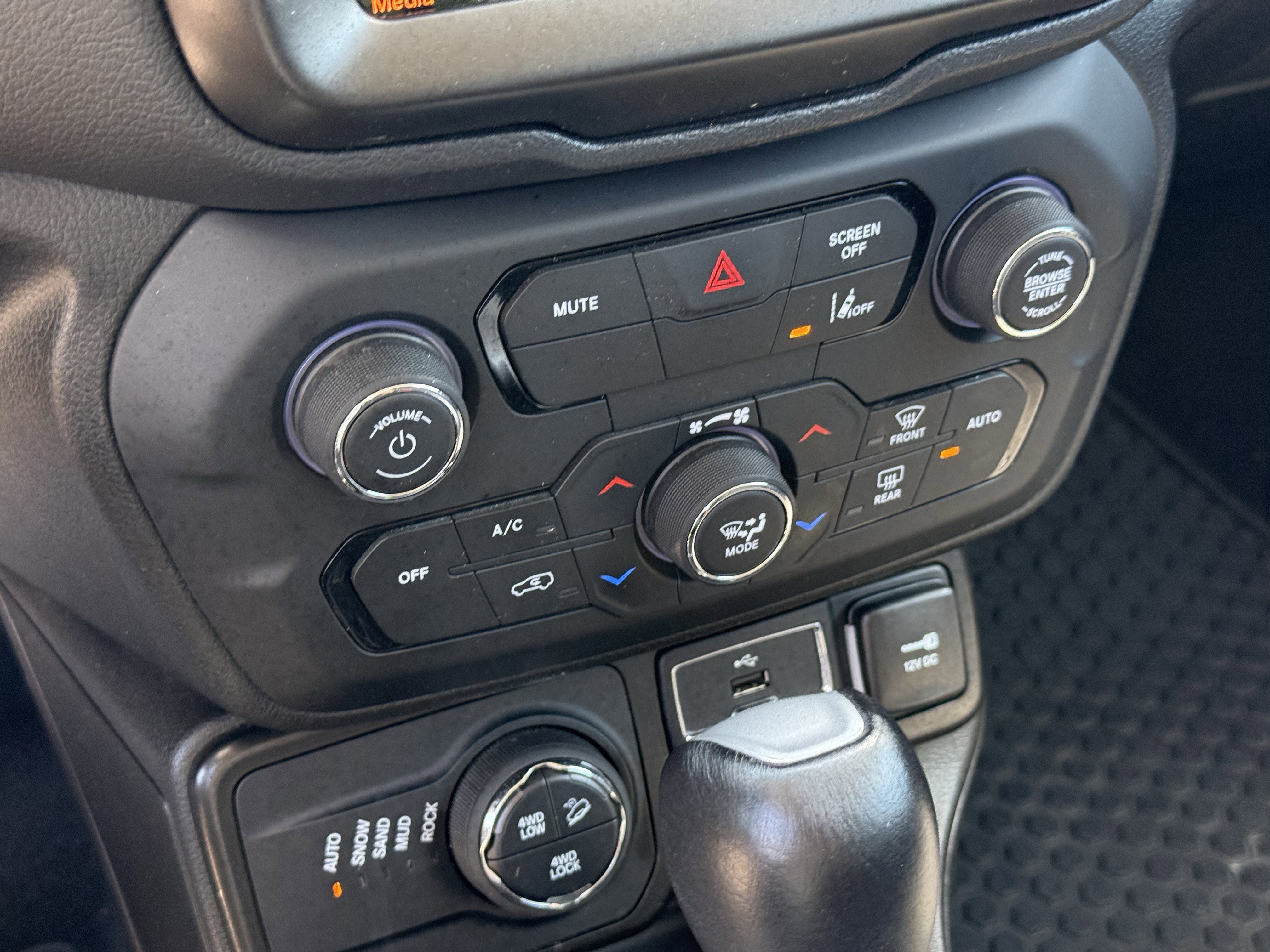 Used 2023 Alpine White Clearcoat Jeep Trailhawk image 22