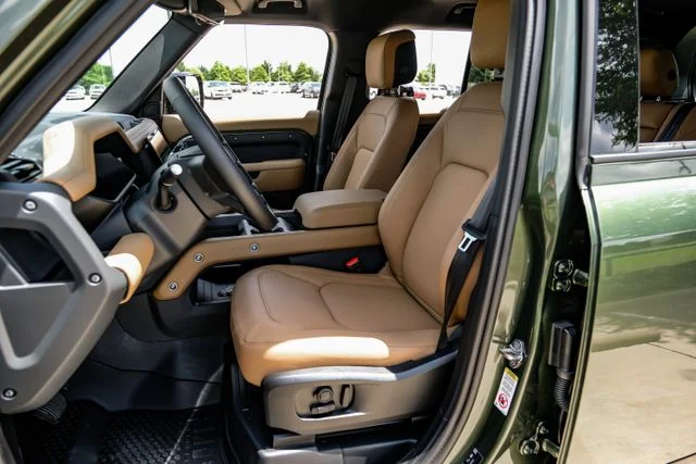 New 2026 Woolstone Green Land Rover X-Dynamic SE image 43