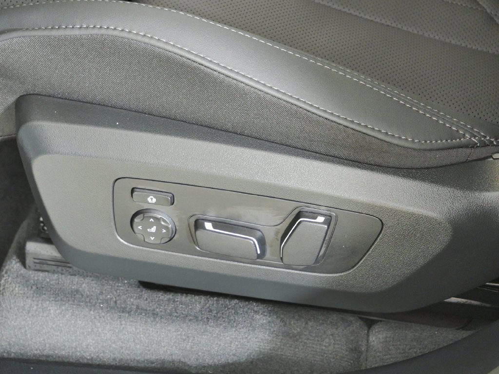 Used 2026 Alpine White BMW 30 xDrive image 39