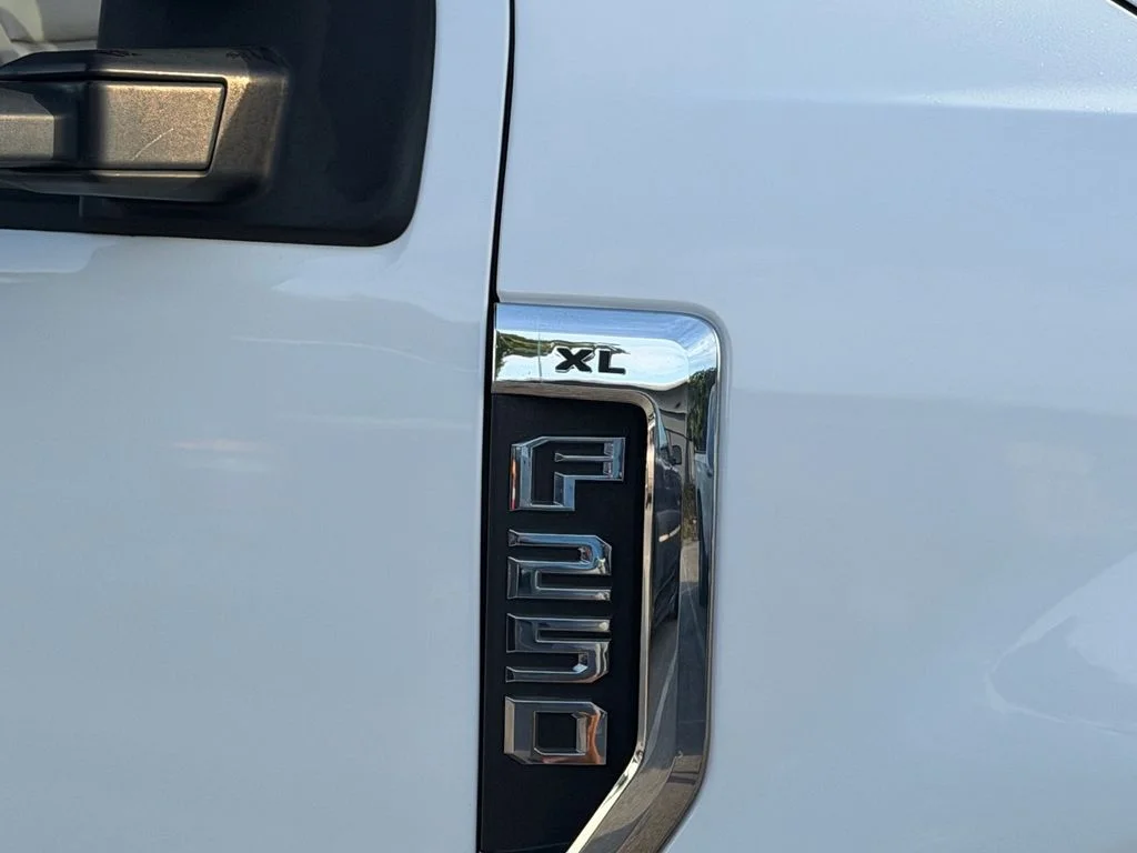 Used 2020 White Ford XL image 10
