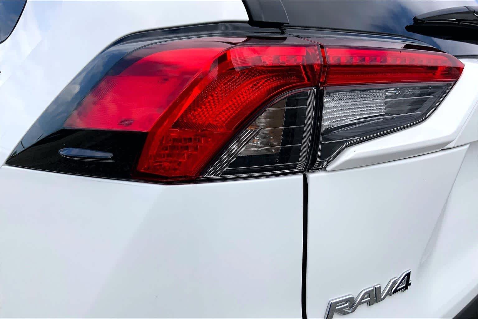 Used 2025 Ice Cap Toyota XLE image 28