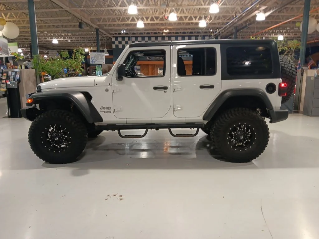Used 2019 Bright White Clearcoat Jeep Unlimited Sport S image 9