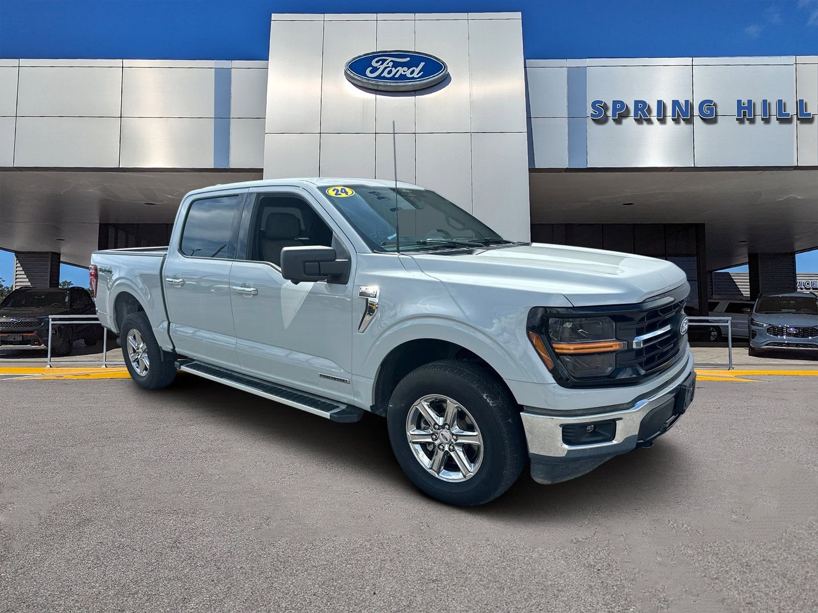 Used 2024 Avalanche Gray Ford XLT image 1