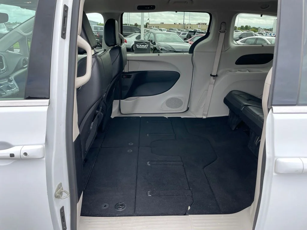 Used 2022 Bright White Clearcoat Chrysler Touring L image 44