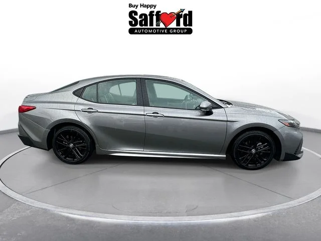 Used 2025  Toyota SE image 5