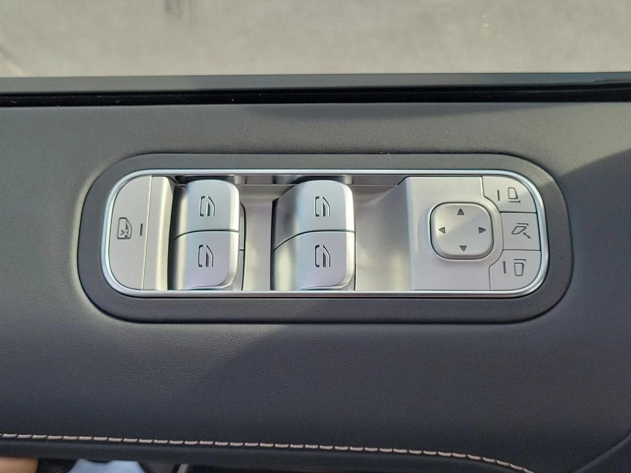 New 2027 Twilight blue Mercedes-Benz G 580 image 26