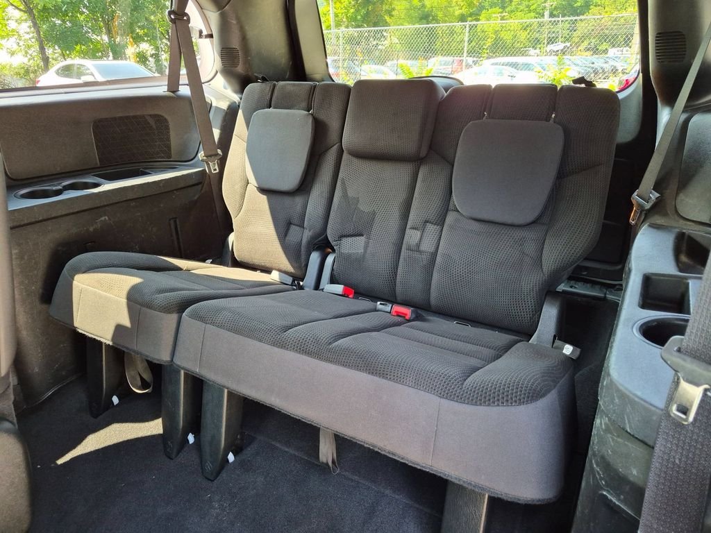 Used 2018 White Dodge SE Plus image 28