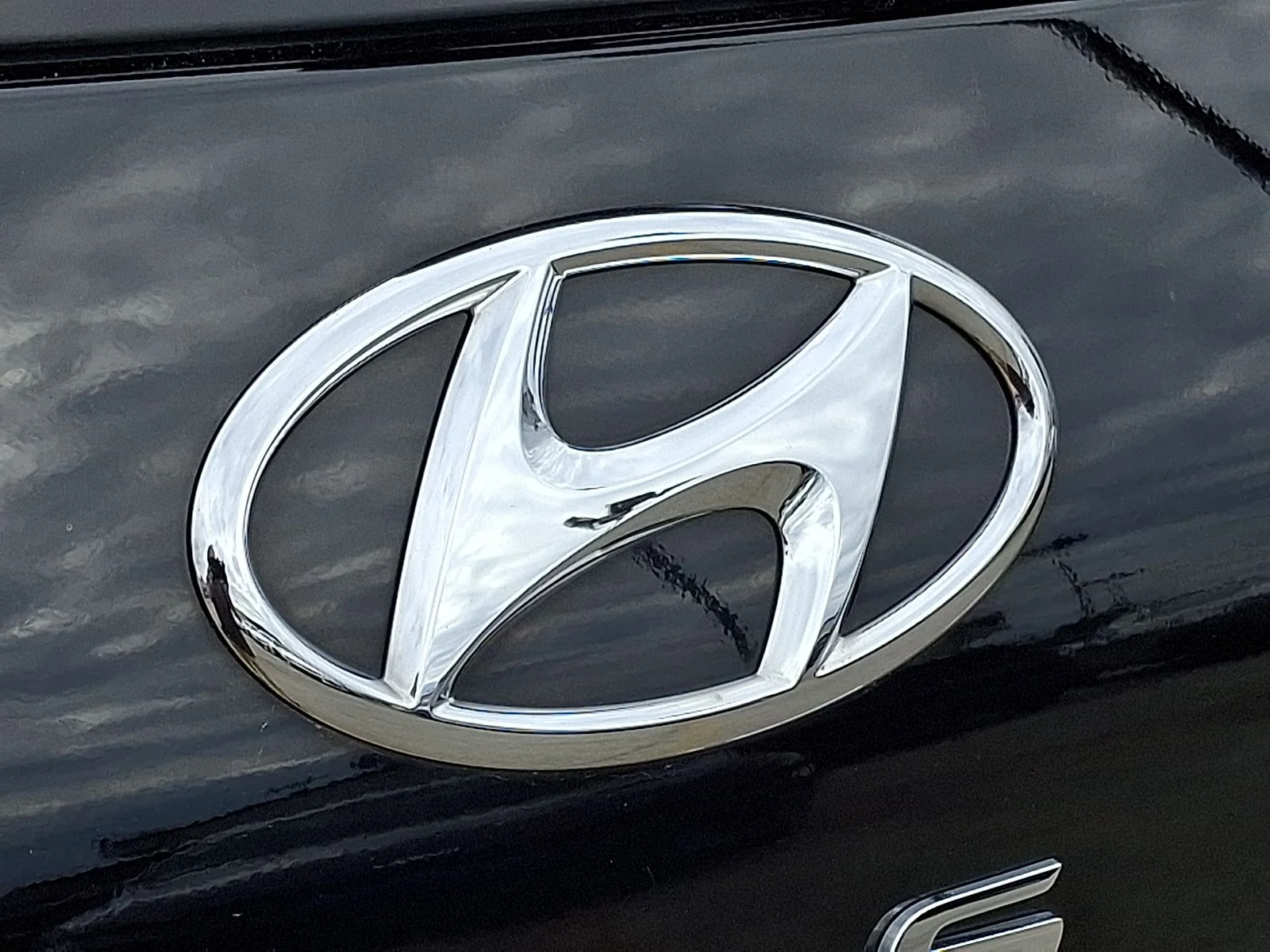 Used 2023 Black Hyundai Limited image 33