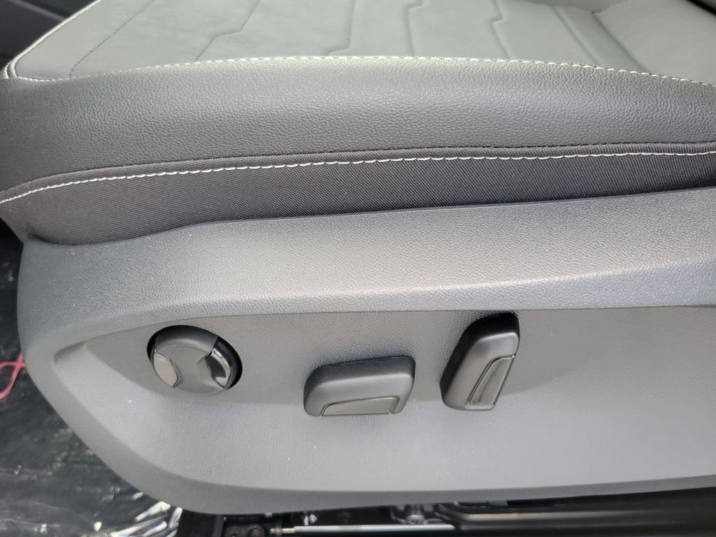 New 2026 White Volkswagen 1.5T SE Black image 13