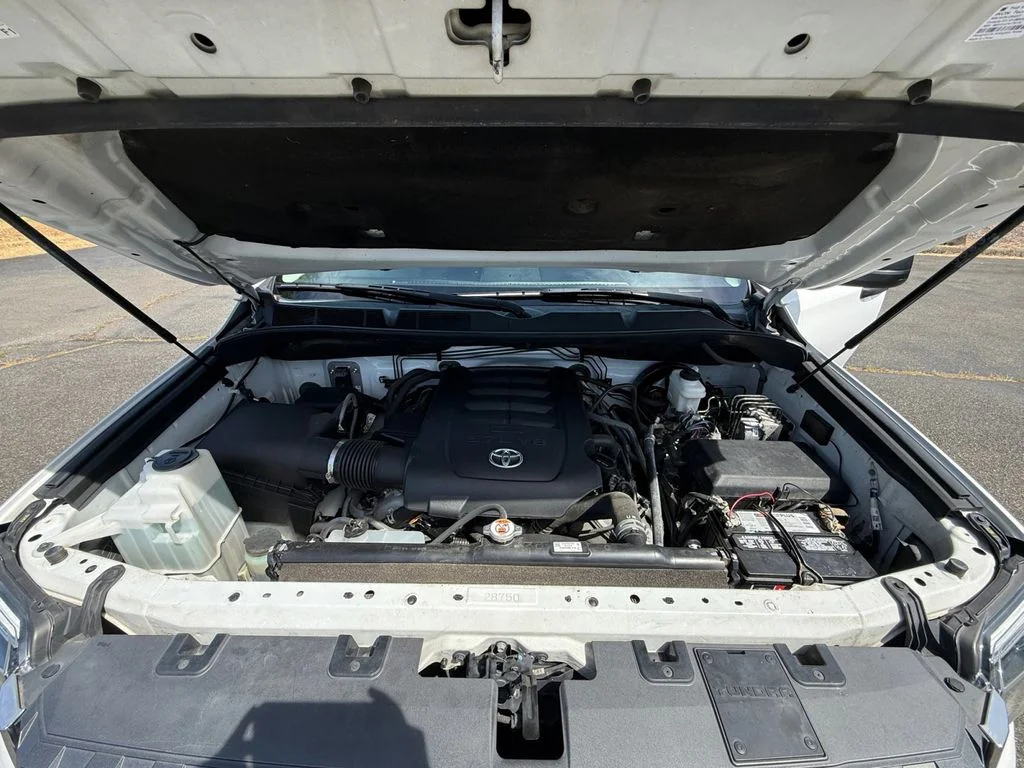 Used 2021 White Toyota SR5 image 21