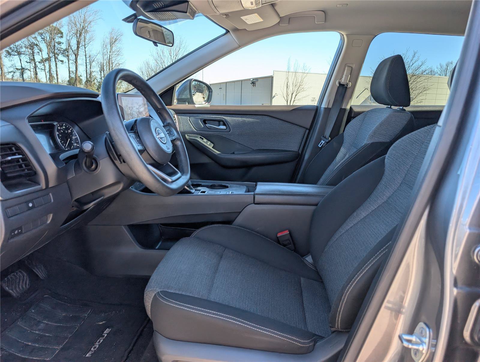 Used 2022 Silver Nissan SV image 17