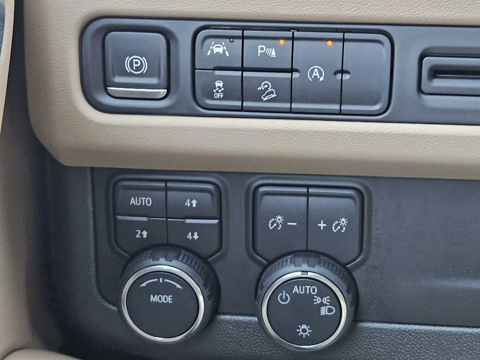 Used 2023 Empire Beige Metallic Chevrolet Premier image 17